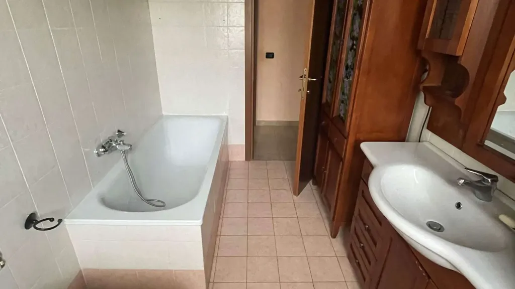 Salles de bain - Apartment with Terrace in Sarzana