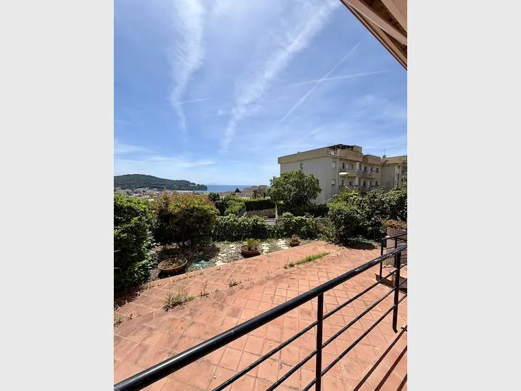 Balcony - 3-Bedroom Apartment with Terrace in Gaeta