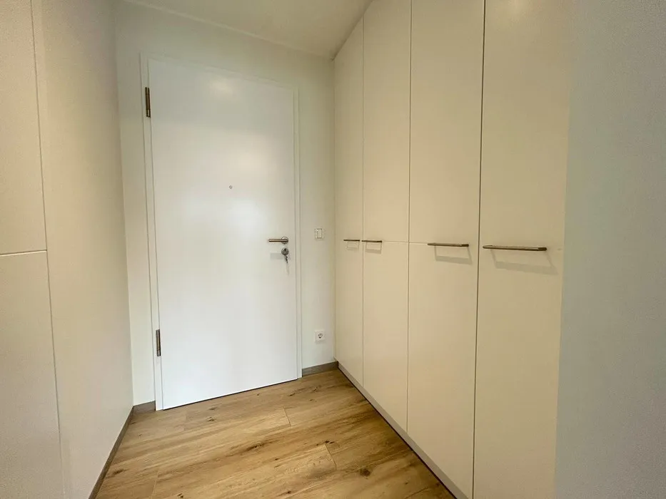 Pièces - Appartement Récemment Construit avec Balcon à Strassen