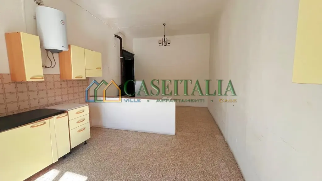 Cuisine - Apartment for Renovation in Ivrea