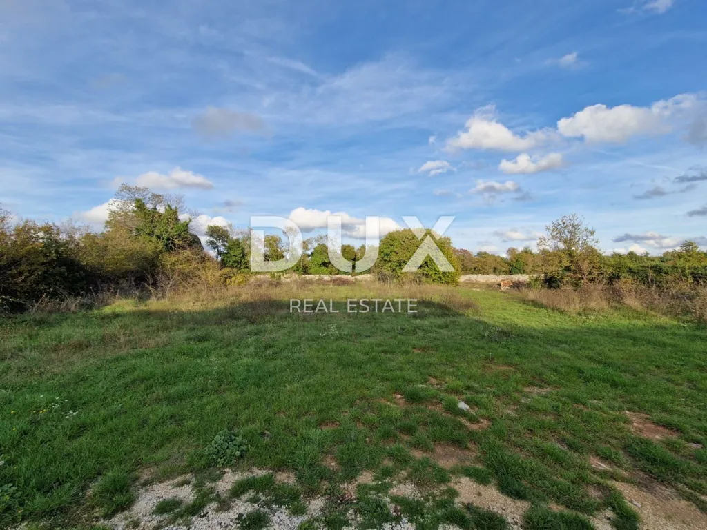 Aed - Building Plot with Renovated Castle View in Svetvinčenat