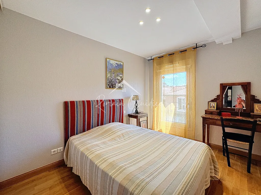 Chambres - Duplex avec Parking Privé et Véranda au Centre-ville de Millau