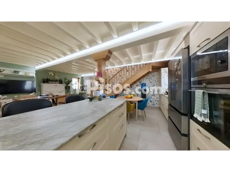 Cuisine - Chalet with Traditional Architecture in Cudón