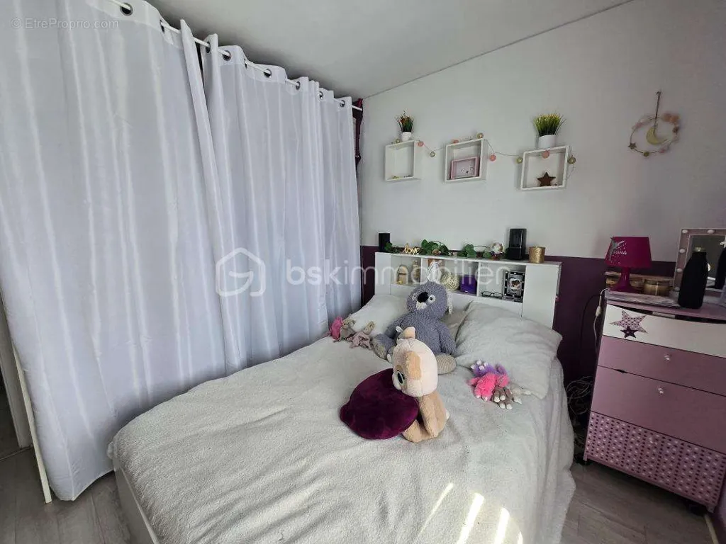 Magamistoad - Single-Storey House with Terrace in Cuffy