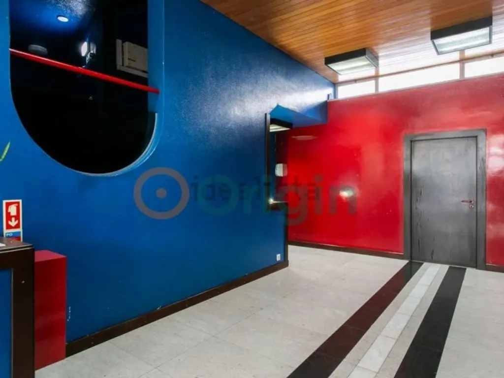 Entrée - Architect-Designed Flat with Terrace in Alto dos Moinhos