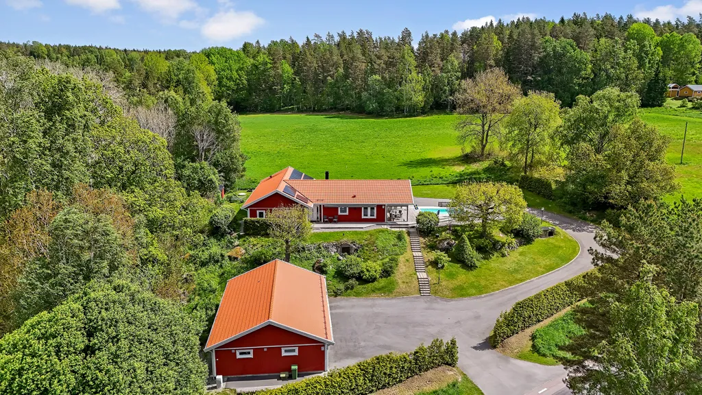 Vista aerea - Contemporary Villa with Pool in Läggesta