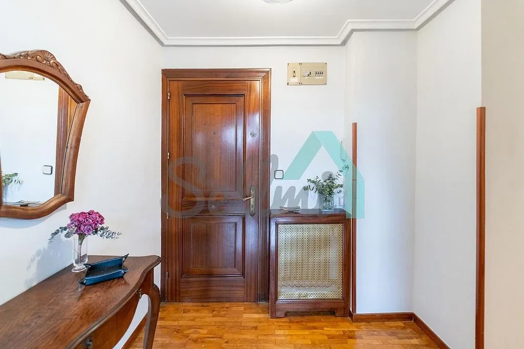 Esik - Furnished Flat with West View in Oviedo