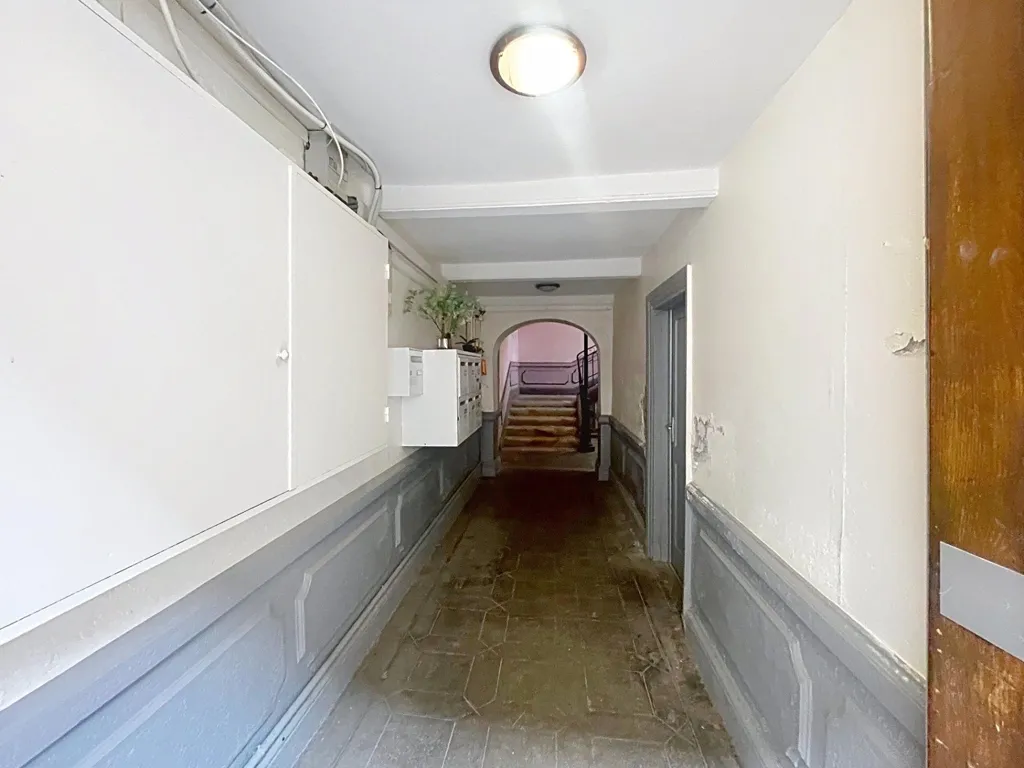 Ingresso - Flat with Renovation Potential in Montbrison Centre