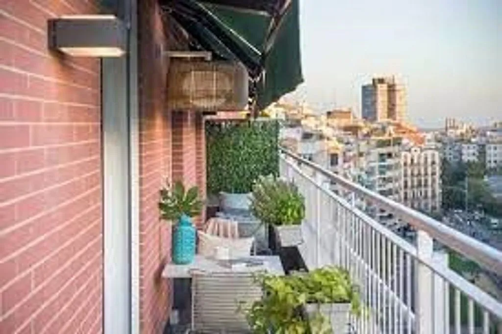 Rõdu - Furnished Flat with Balcony in Cabañal