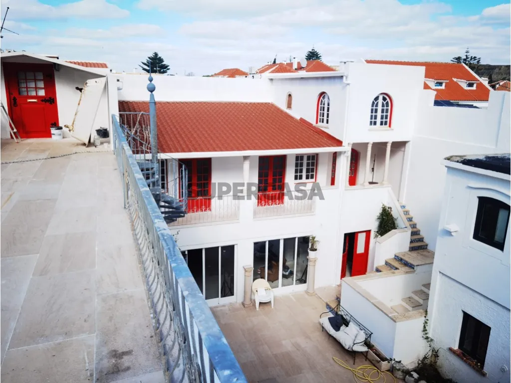 Exterior - Historic Triplex with Pool in Costa da Caparica
