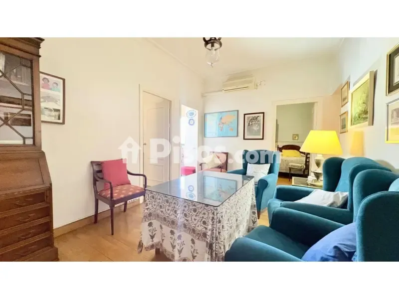 Living Room - Spacious Apartment with Balcony in Calle Asunción