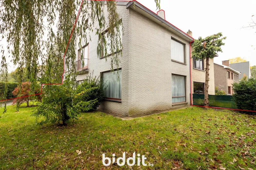 Aed - Renovatable House with Garage in Hasselt