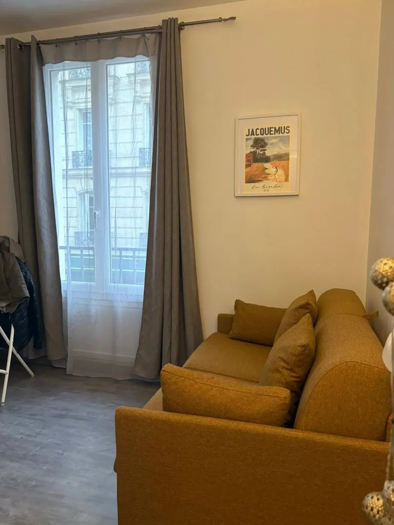 Séjour - Studio Meublé avec Ascenseur à Neuilly-sur-Seine