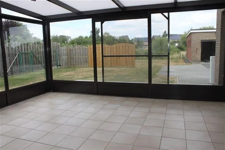 Villa avec Garage et Jardin à Kalfort