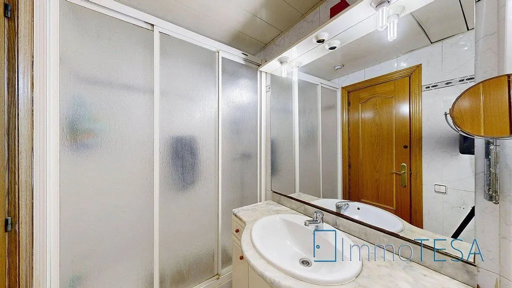 Salles de bain - Apartment with Balcony in Barberà del Vallès