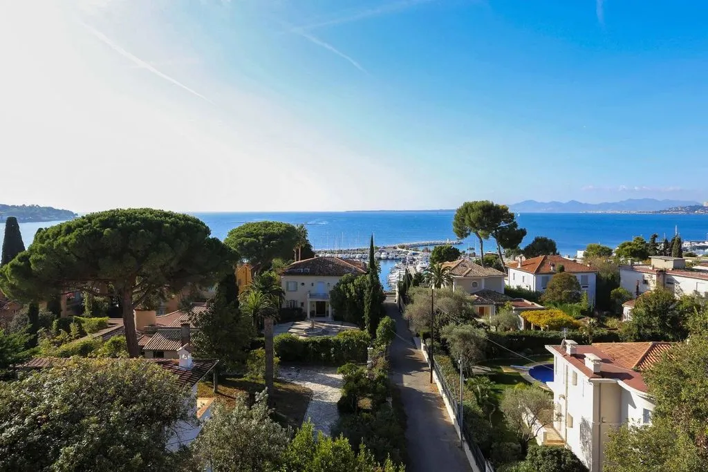 Välivaade - Luxury Villa with Sea View in Antibes