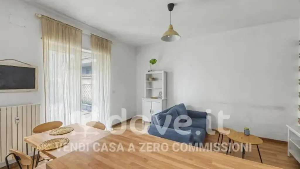 Séjour - Rearranged Flat with Terrace in Varese