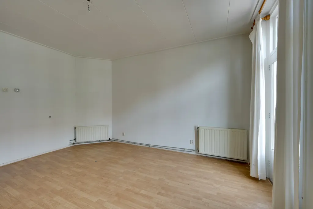 Toad - Charming Two-Bedroom Apartment with Balconies in Amsterdam