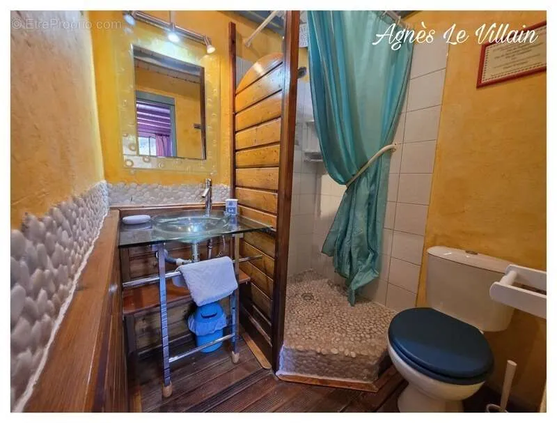 Salles de bain - Maisonnette T2 Vue Mer avec Piscine en Copropriété