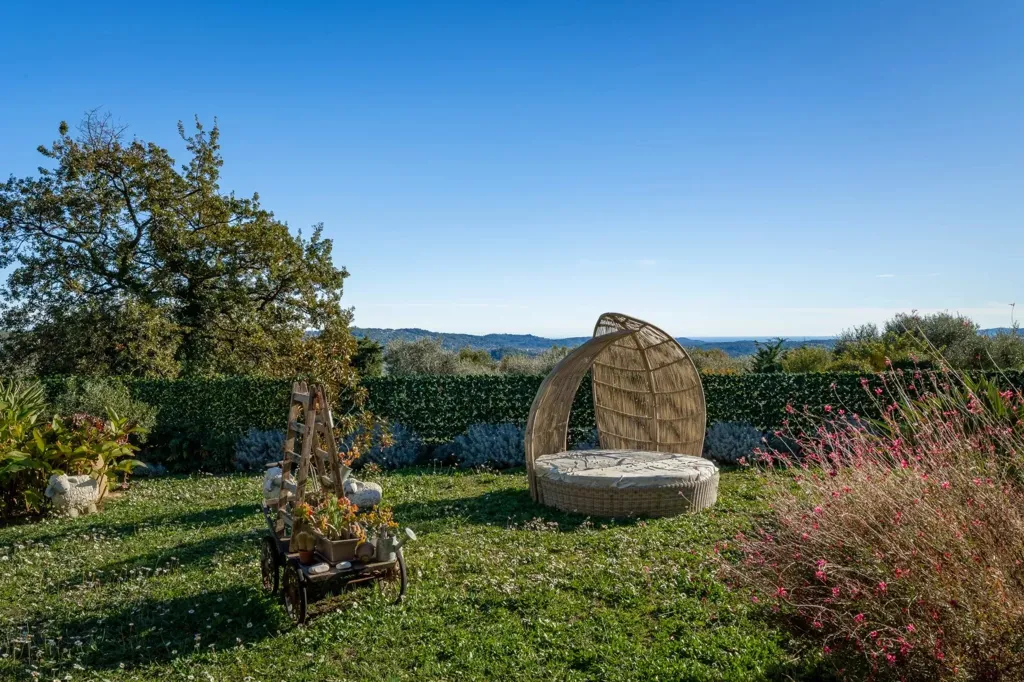 Garden - Villa with Sea View in Grasse