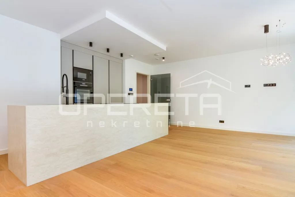 Cuisine - 4-Room Apartment with Cathedral View in Centar