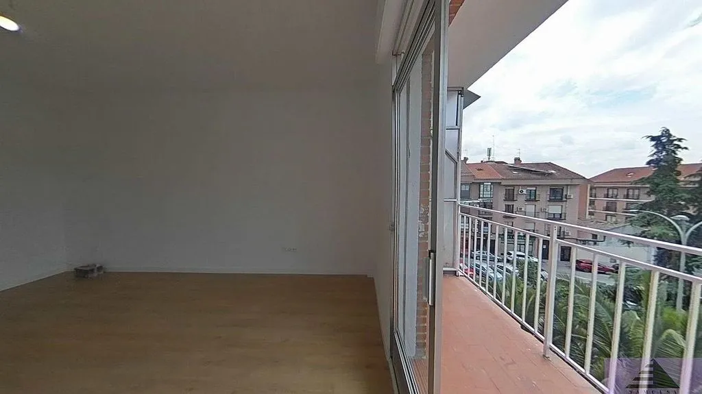 Balcon - Fully Renovated Flat with Metro Access in Fuenlabrada