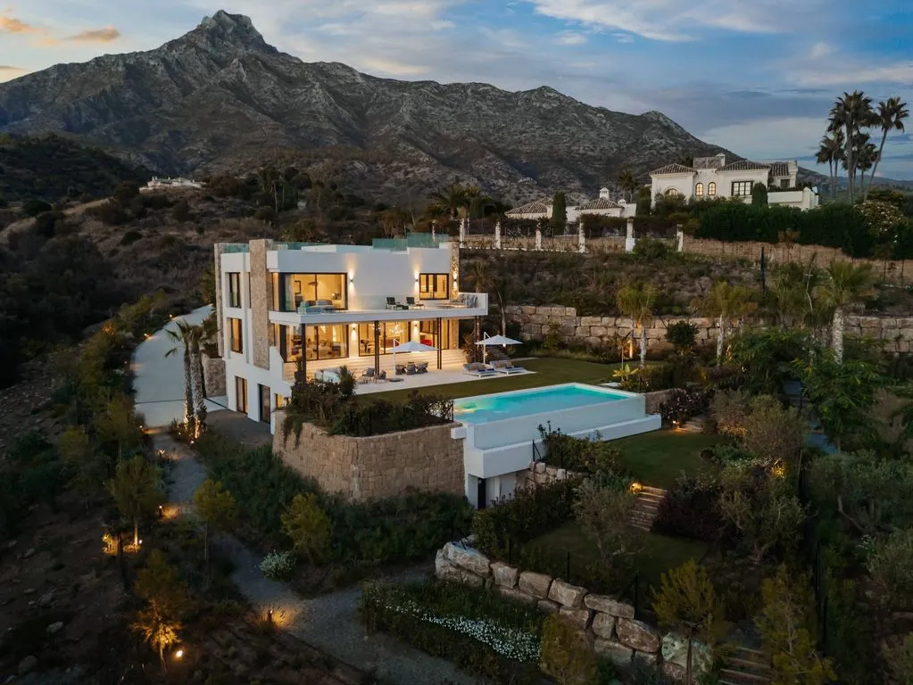 Bassein - Luxury Villa with Heated Pool in Marbella