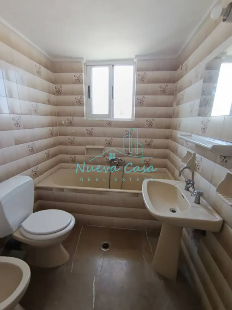 Vannitoad - 2nd Floor Apartment with Balcony in Patras