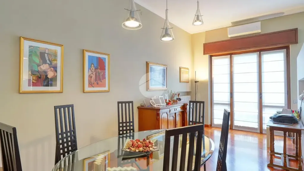 Söögituba - Semi-detached Villa with Private Garden in Gallarate