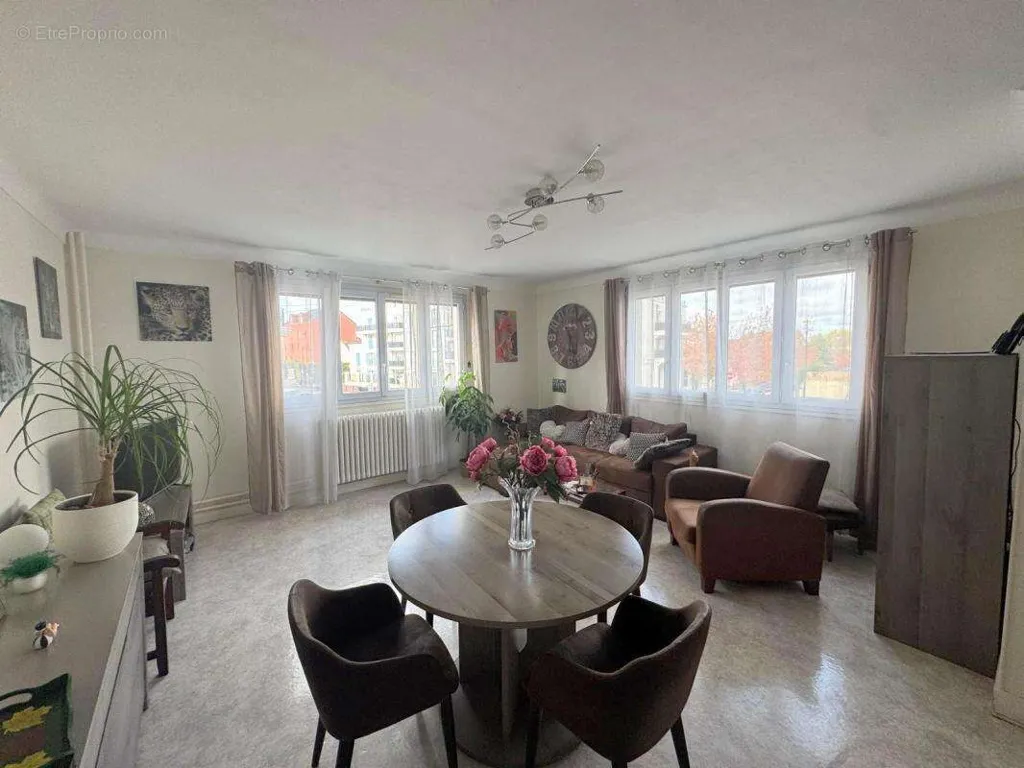 Salle à manger - Immeuble avec Terrasse et Parking au Blanc-Mesnil