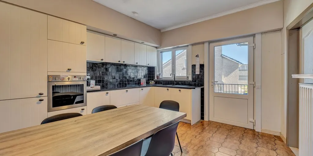 Köök - Spacious House with Undercroft in Markegem