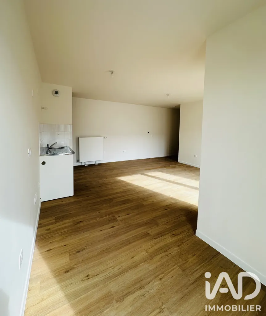 Living Room - T2 Apartment with Balcony in Orly