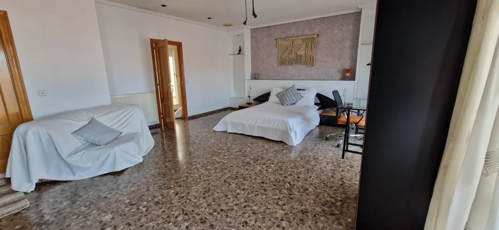 Magamistoad - Spacious House with Terrace in Moncada