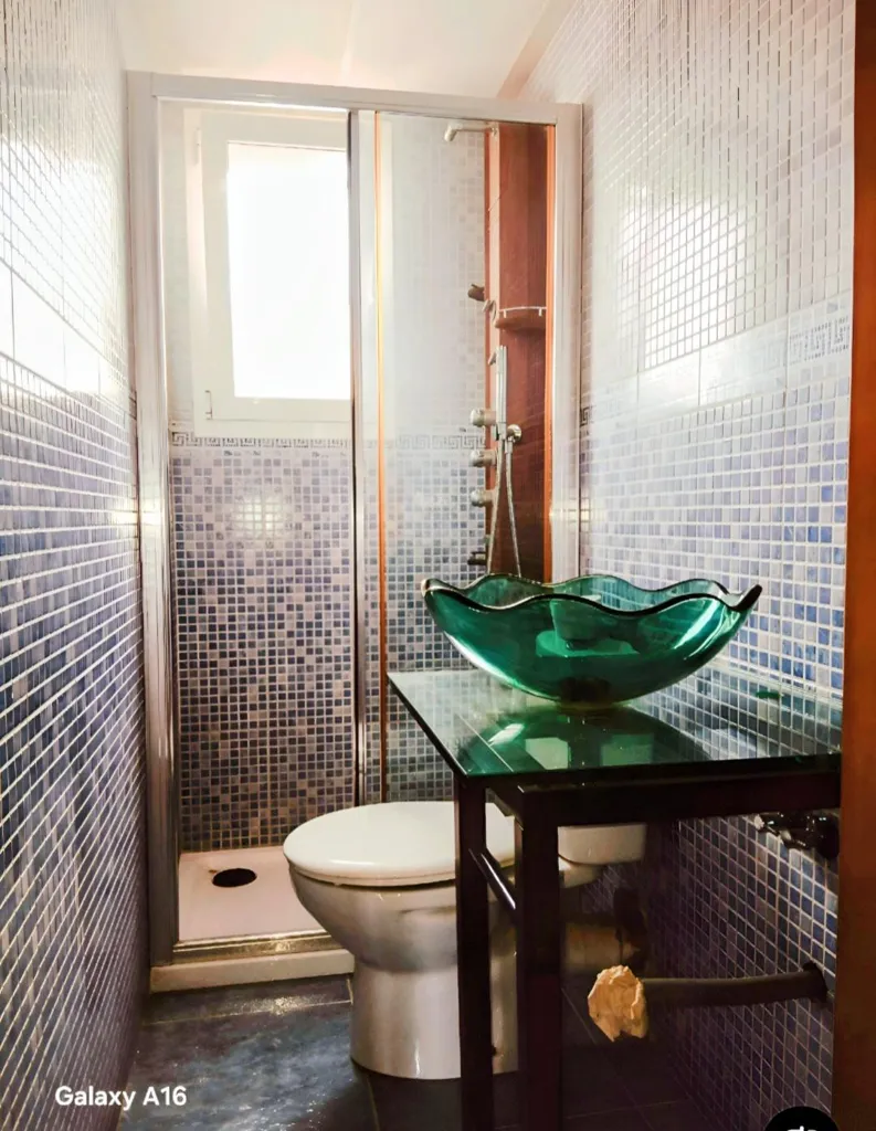 Bathrooms - Reformed Flat with Balcony in Onda, Castellón