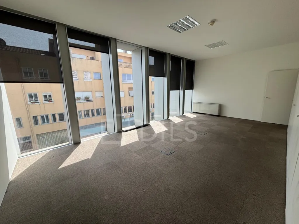Bureau - Office with Open Plan in Boavista, Porto