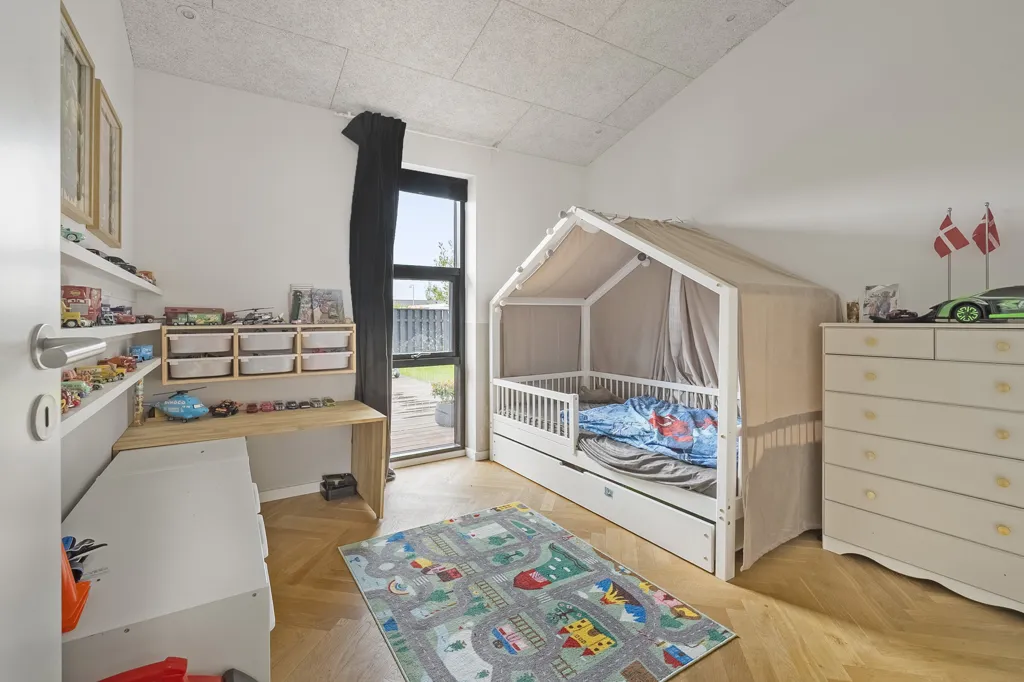 Bedrooms - Modern Villa with Large Terrace in Bullerup