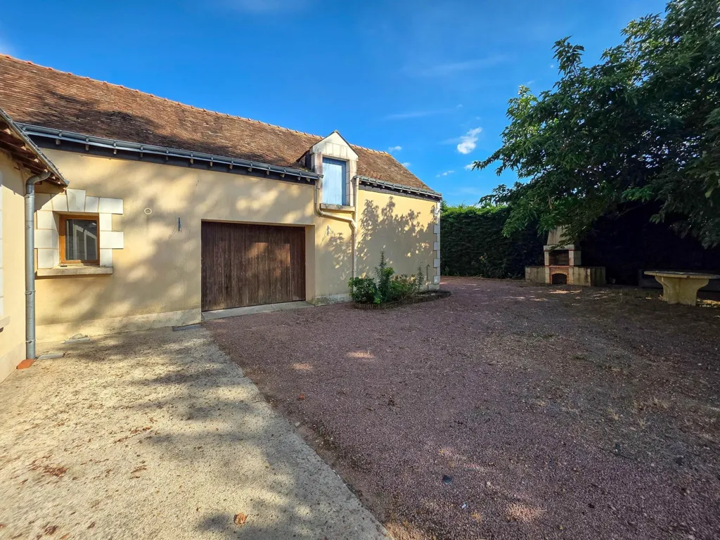 Aed - Longère with Garden in Vernantes