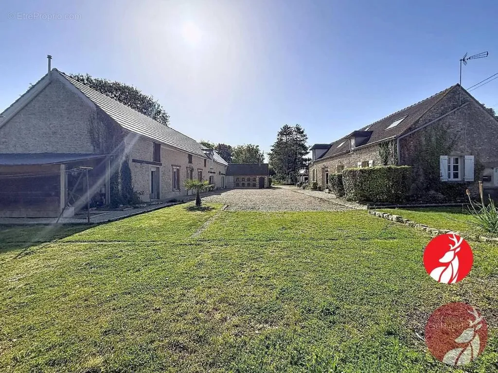 Extérieur - Deux Longères avec Jardin et Piscine Potentielle à Proximité