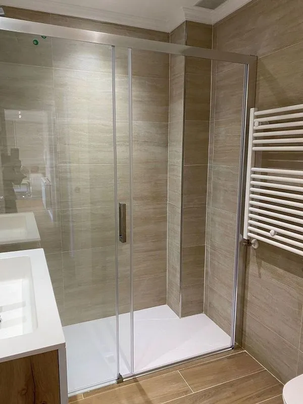 Salles de bain - 3-Bed Apartment with Garage in San Roque