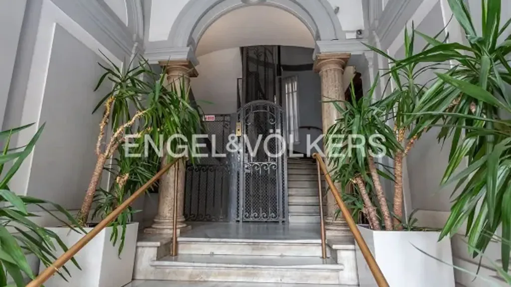 Entrée - Luxury Apartment with Double Exposure in Rome