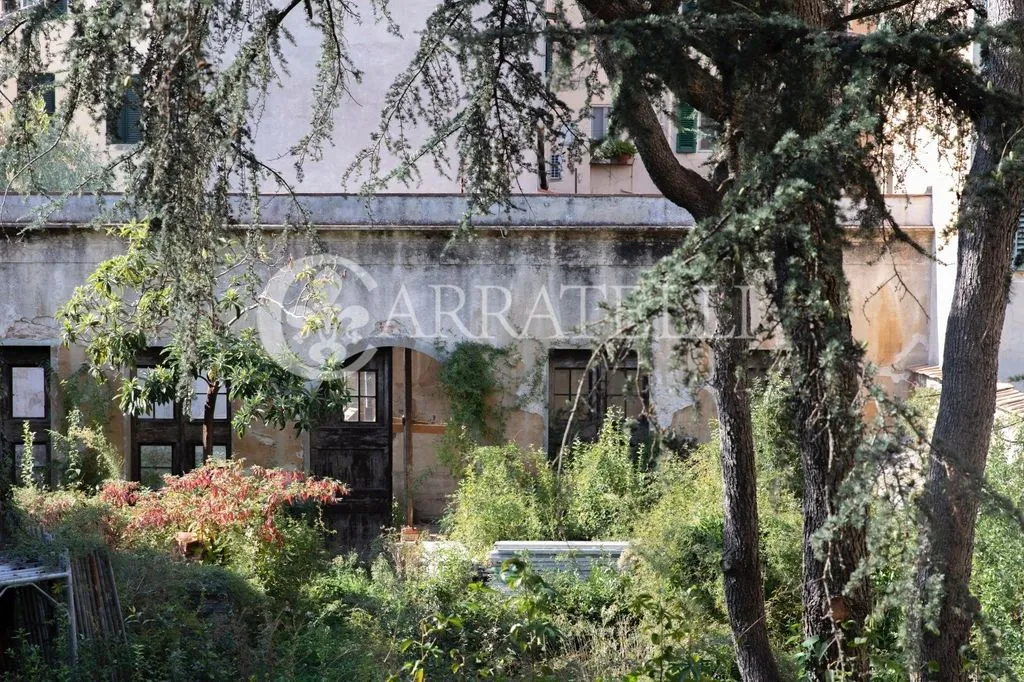 Aed - Historic Building with Courtyard in Florence