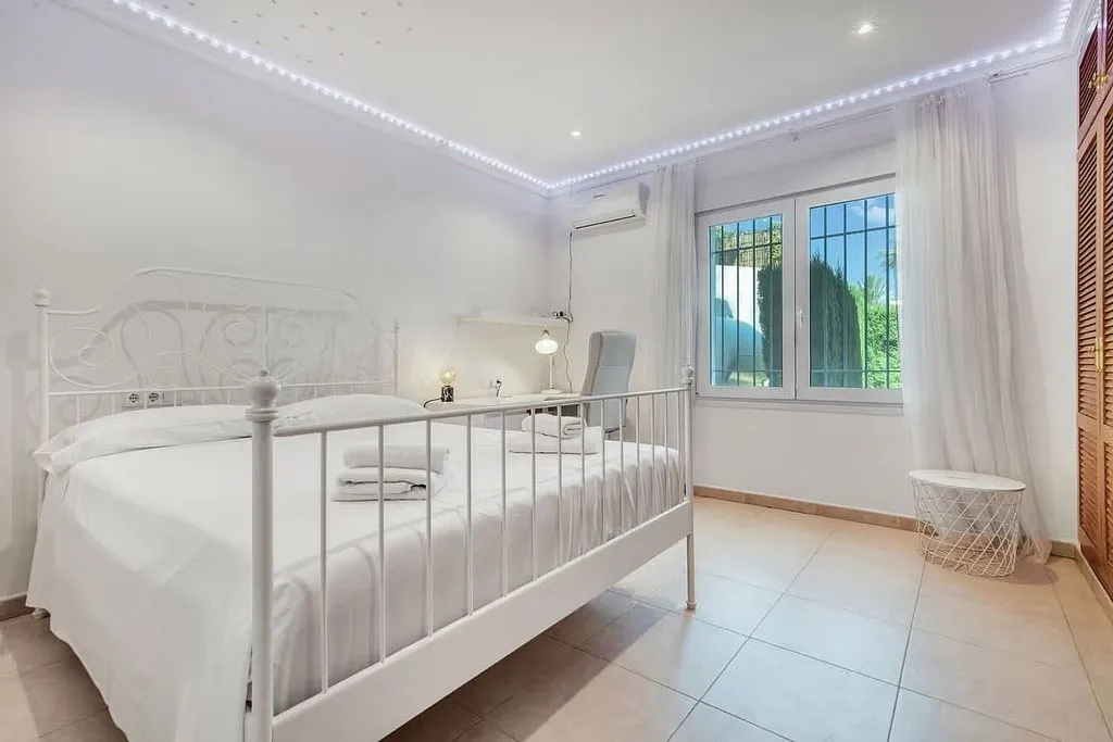 Bedrooms - Chalet with Sea View and Pool in Cap Martí