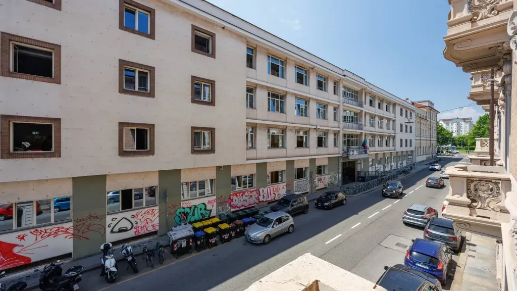 Exterior - Liberty Style Apartment with Bow Window in Turin