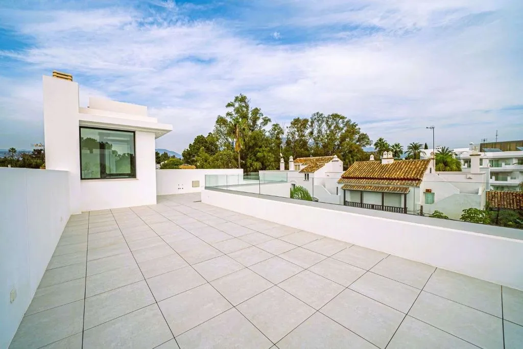 Terrass - Luxury Villa with Pool in Las Lomas de Río Verde