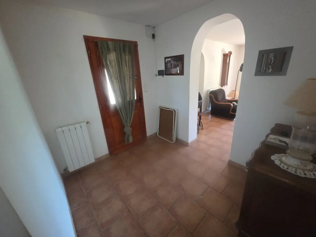 Esik - Charming Villa with Terrace in Cendras