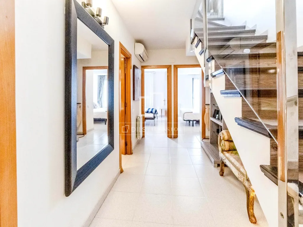 Esik - Modern Duplex Penthouse with Terraces in Sitges Centre