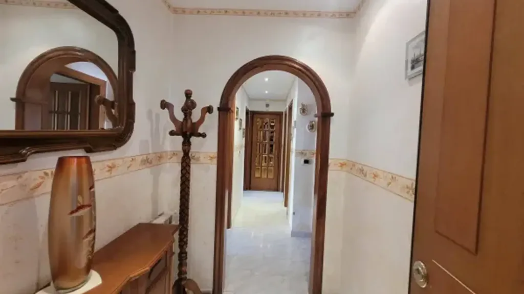 Entrée - Trilocale with Private Outdoor Space in Messina