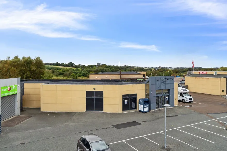 Extérieur - Retail Unit with Parking in Skive City Vest