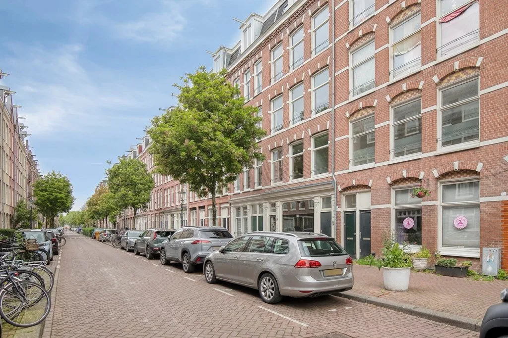 Charming Ground Floor Flat with Garden in Staatsliedenbuurt