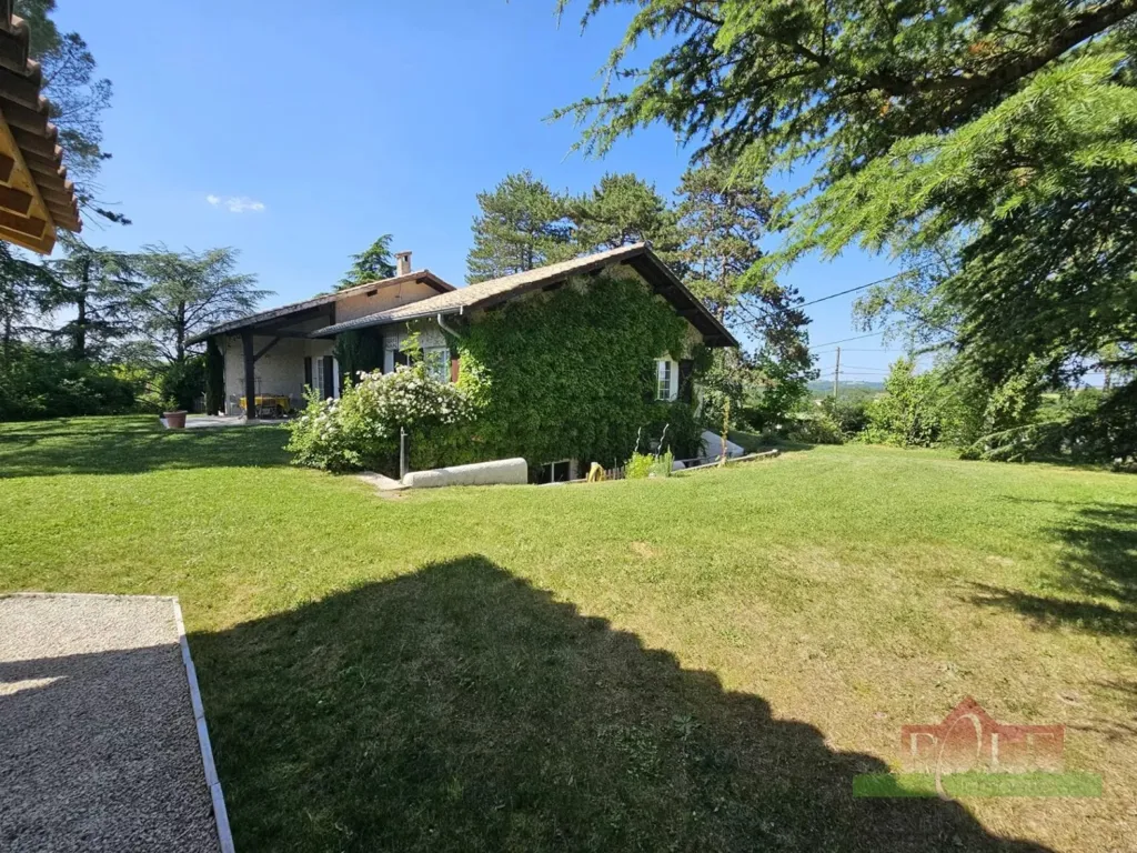 Jardin - Villa de 9 Pièces avec Piscine à Vienne